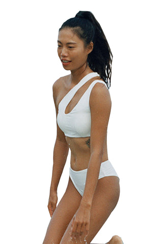 Sleeveless swimsuit with cross back straps