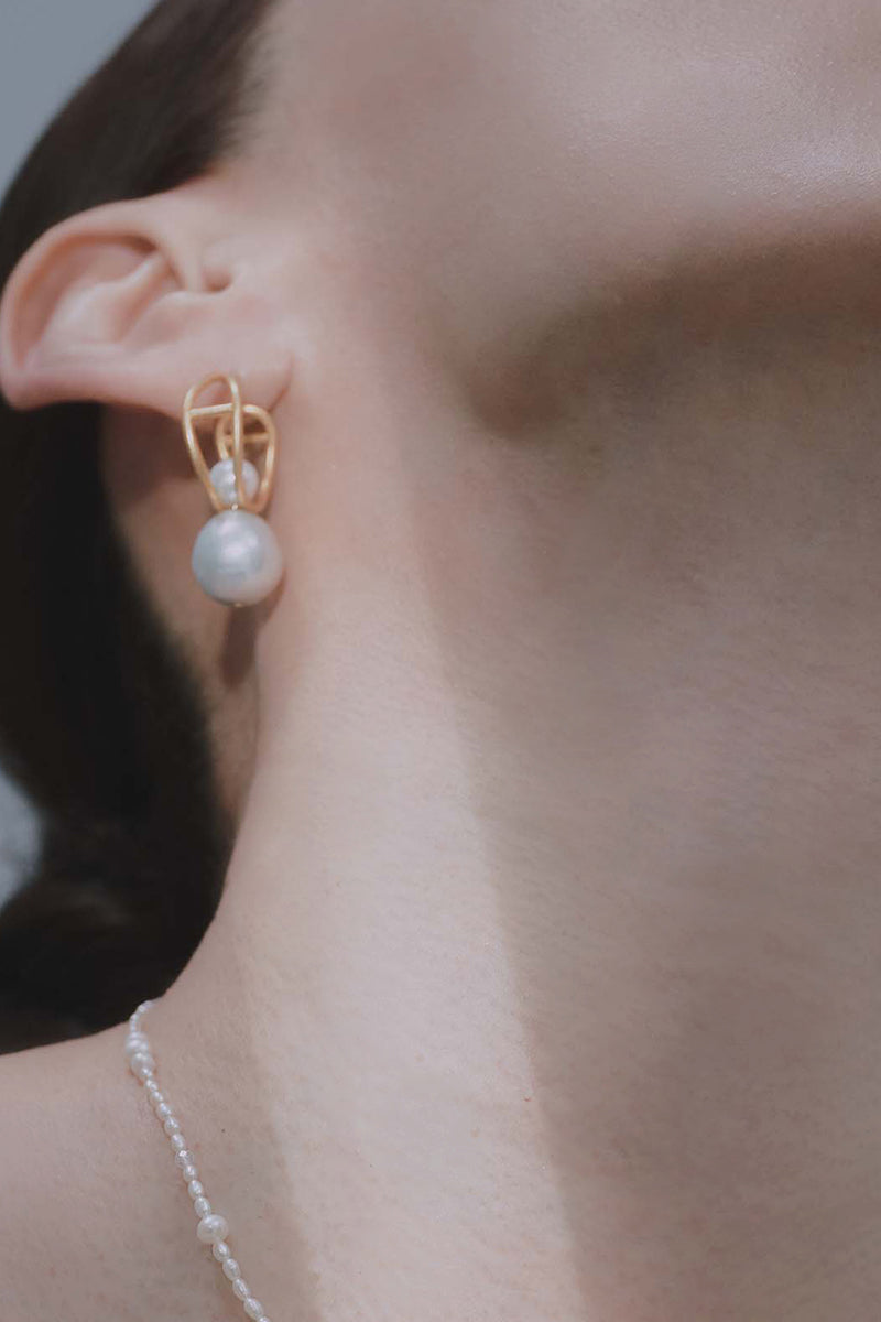 Ananke Pendulum Pearl Earring