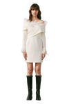 設計師設計的鴕鳥毛白色針織連衣裙