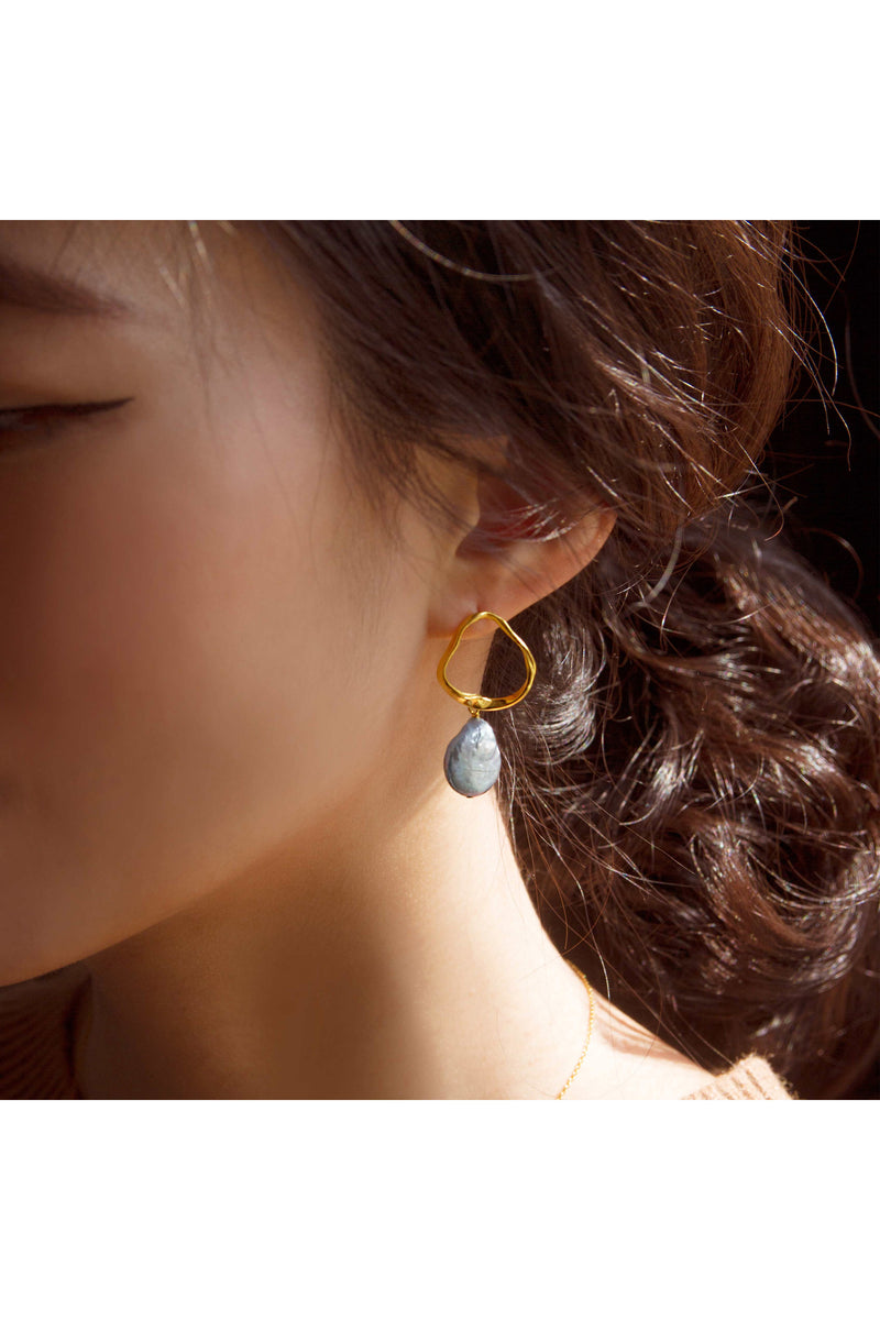 扁平珍珠波紋耳環